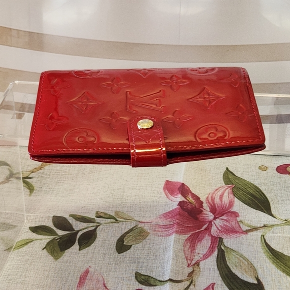 Authentic Louis Vuitton Vernis Red Agenda Cover - Picture 11 of 15